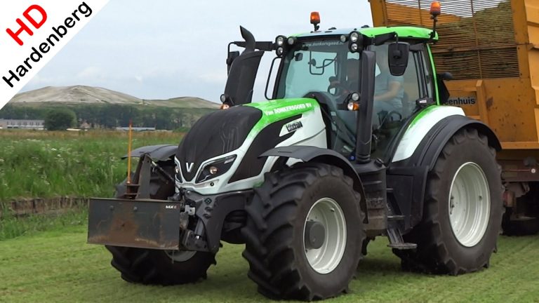 De splinternieuwe en unieke Valtra T234 Versu World Record tractor van loonbedrijf Van Donkersgoed B.V