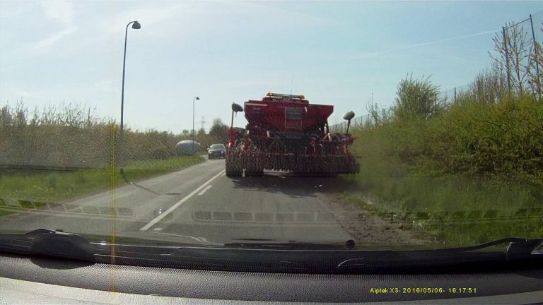 De trekker te breed of de weg te smal. Zeg het maar??