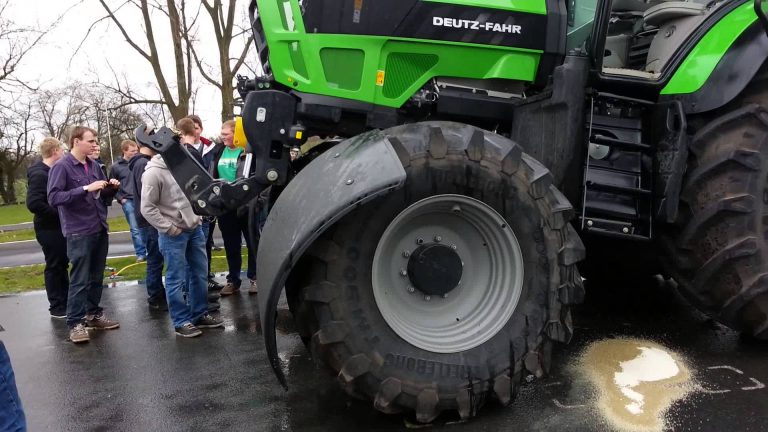 Deutz TTV 7250 vol in de remmen . Bekijk de gevolgen.