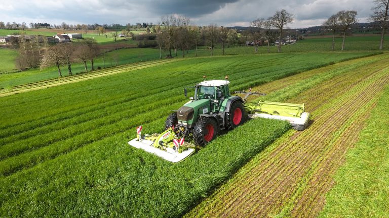 FENDT 900 Vario met Claas Maaien 2016.