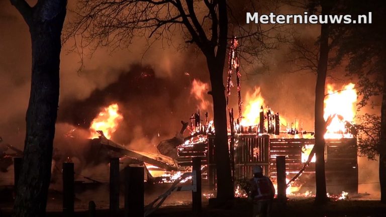 Grote brand in 2 schuren met Hooi