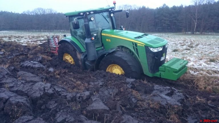 John Deere 8360 R ploegen extreme omstandigheden.