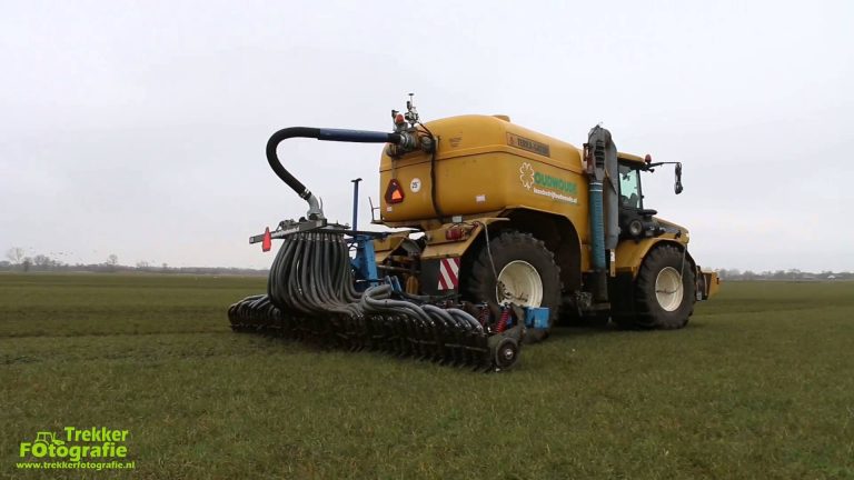 Oudewoude aan bemesten met Terra-Gator 2104 -Trekker Fotografie-