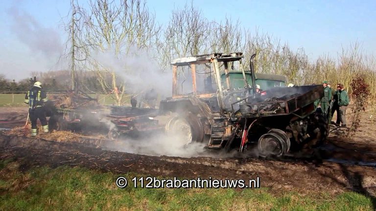 Tractor in brand aan de Paardebloem in Sint-Oedenrode Werk merk ?? -112brabantnieuws-