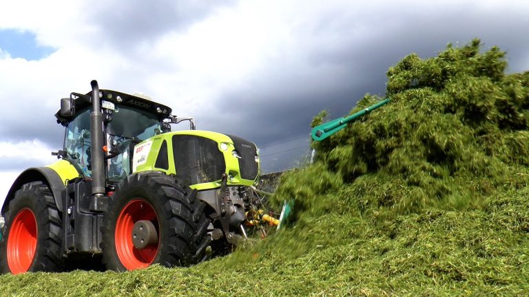 RotoSpin en een CombriRoll  Nieuwe verdeler en verdichtingsrol | Claas Axion 930