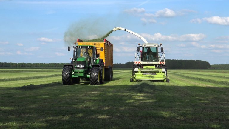 CWV EMMEN MET HUN CLAAS JAGUAR 850 JOHN DEERE 7530 VEENHUIS SUPER SILAGEWAGEN GRAS HAKSELEN