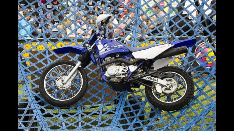 Gevaarlijke stunts in Globe Of Death op Zwarte Cross 2017