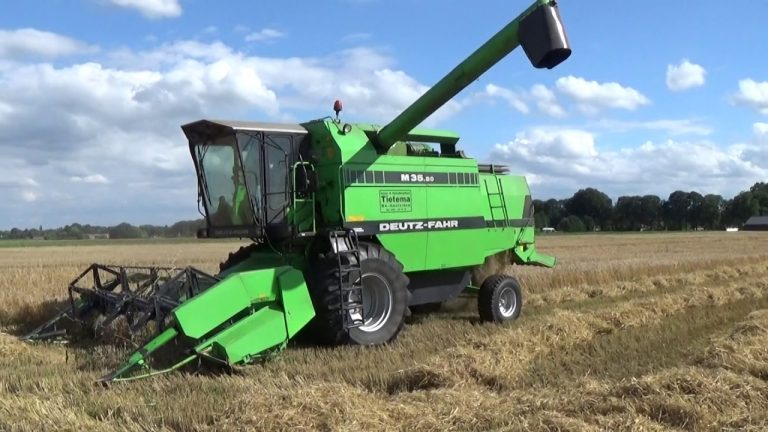 DEUTZ FAHR M 35,80 IN DE ZOMERGERST OOGSTEN 2017