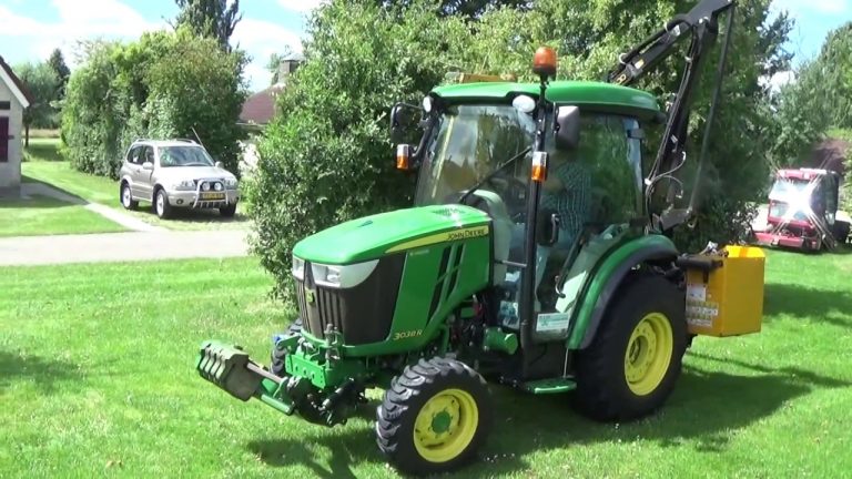JOHN DEERE 3038 R MACHINAAL HAGEN SNOEIEN