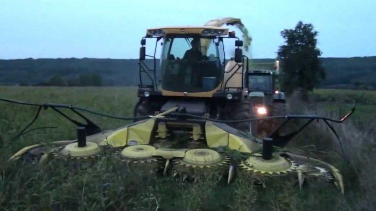 Mais Hakselen 2013 : Firma Nix met New Holland FR9060 en Fendt 926 in Remersdaal