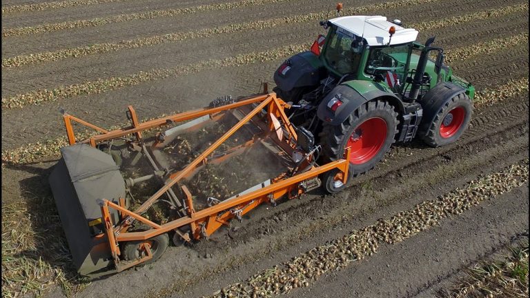 Amazing onions | Reverse drive Fendt 936 Vario & 3m Keulmac onion harvester
