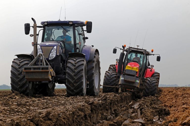 Deep ploughing 2016 | New Holland T7.270 & Massey Ferguson 7626 | 530 HP!