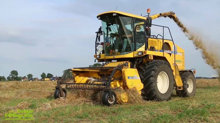 Gehakseld graszaad hooi persen en wikkelen door oudwoude