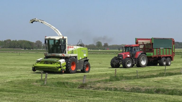 Loonbedrijf H van Haarst (Hoge Hexel) met Claas Jaguar 850 Speedstar + Case IH Puma en CVX met Strautmann wagens (2017) nagd2010