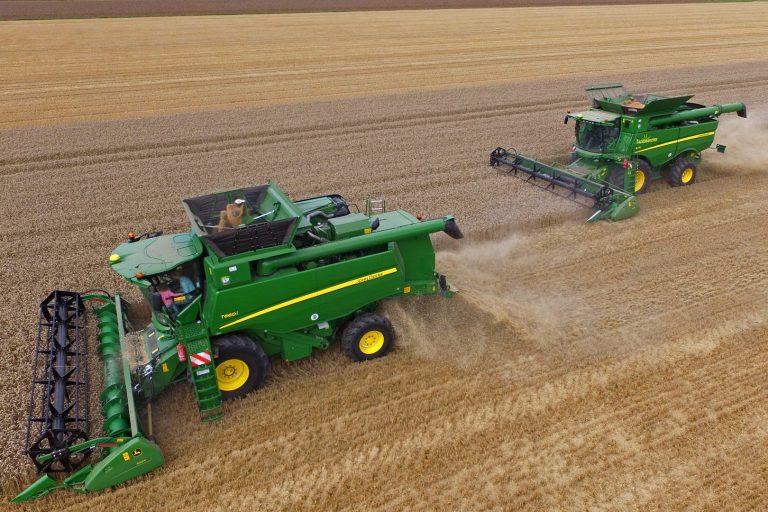 *NEW* John deere T660i & S670i cutting 14m wide | Wheat harvest 2016 | Drone view