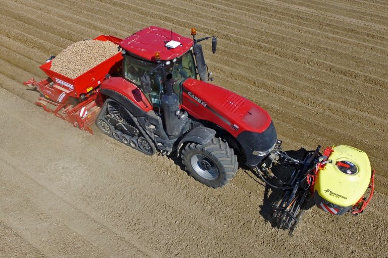 The red track monster! | *new* Case IH Magnum 310 CVX Rowtrac | Grimme Exacta