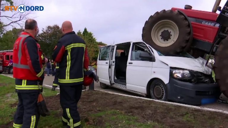 Bourtange… Een tractor, Case ih 1455, met aanhanger geladen met aardappelen is vrijdagmiddag frontaal op een taxibusje gereden. RTV Noord