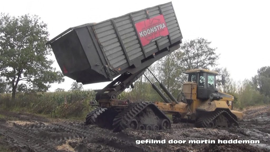 Mais hakselen in de modder!