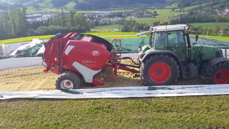 Zo kun je ook maisbalen persen! Lely