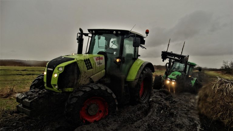 Extreen nat in Polen hooi transport 2016 // // Claas Arion 620 / Deutz-Fahr 5110 FullHD