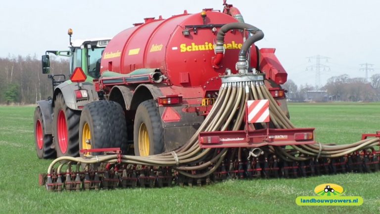 Loonbedrijf Gebr. de Vries aan het zodebemesten Landbouwpowers NL