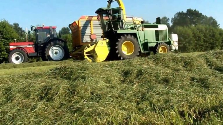 Case IH 1455 / Grashakselen Halle  19 juli 2016 /Sound  Heuker Farming