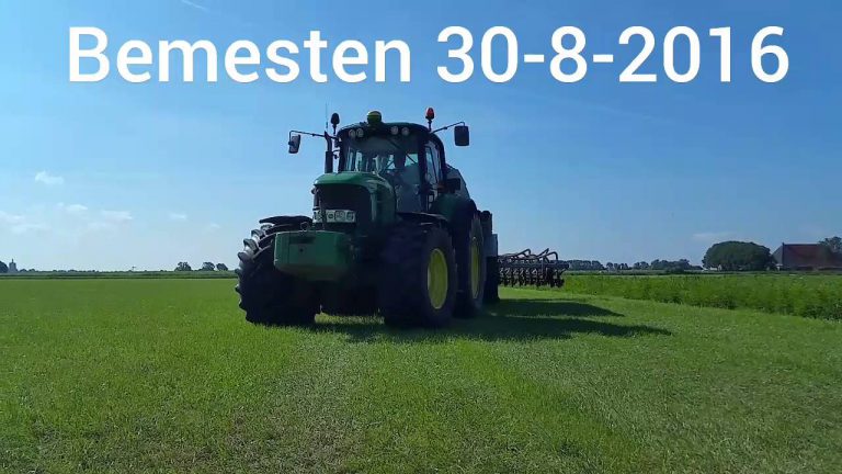 Loonbedrijf Gebr Buma aan het bemesten met de JohnDeere 7430 en een Kaweco Double Twin tank.  Lieuwe Dooper