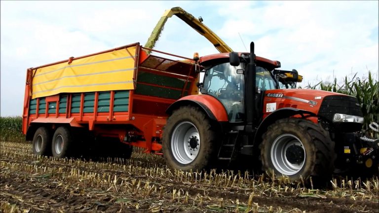 Loonbedrijf v/d Vegt in de maisoogst 2017 met meerdere MFs en Case trekkers en New Holland hakselaar Ronald Pekkeriet