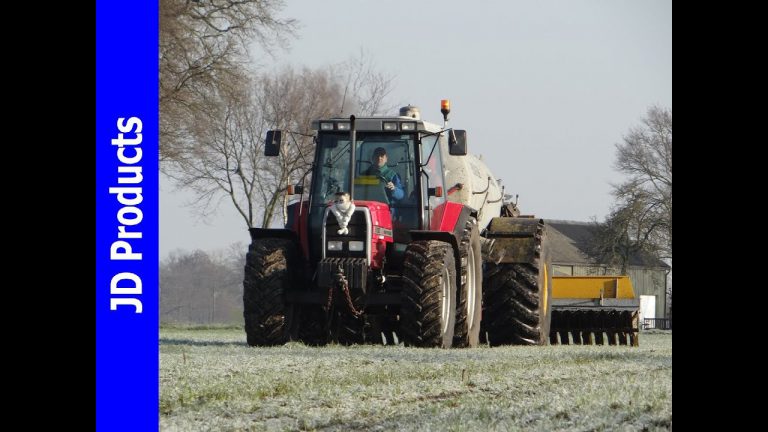 Massey Ferguson 6150 met een Schouten Ideal mesttank met een Tobroco bemester aan het bouwland bemesten