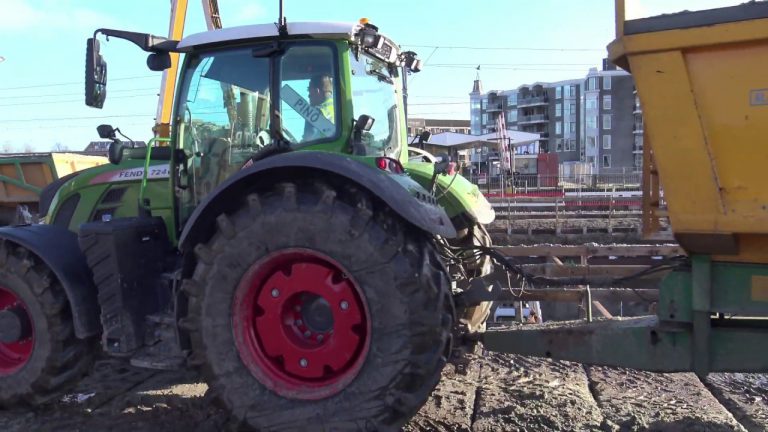 GROND TRANSPORT STATION COEVORDEN FENDT 718 LIEBHERR 924