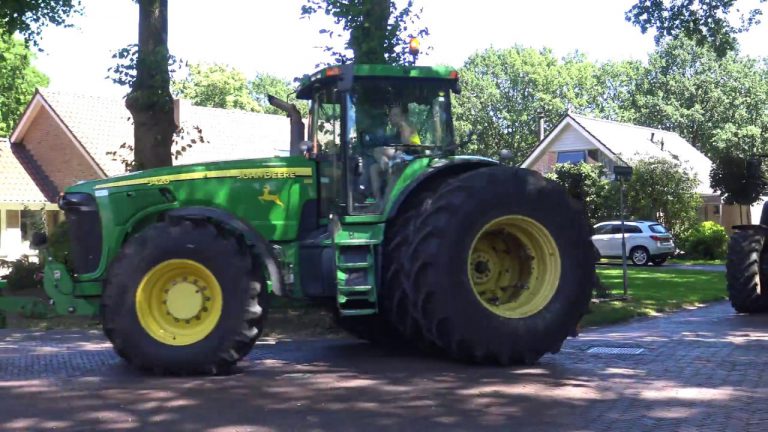 TROUWSTOET VAN TREKKERS JOHN DEERE FENDT LOONBEDRIJF VROEGE
