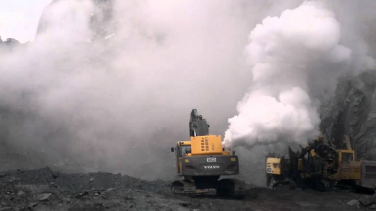 Volvo 290 graafmachine met turbo problemen.