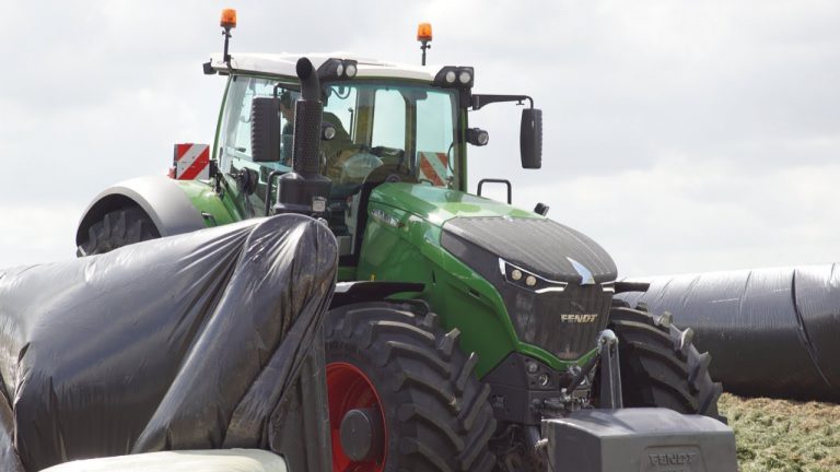 Effe de laatste lucht eruit..Kuilbult aan rijden met de Fendt 1050 Trekkerweb.nl