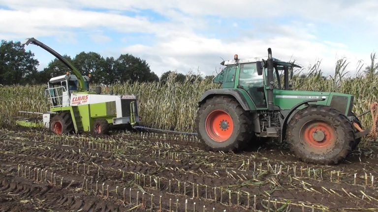 Maishakselen en inkuilen te Weerselo met nostalgische machinesClaas Jaguar 690 Case ih, Deutz, Fendt etc  VolmerFilm