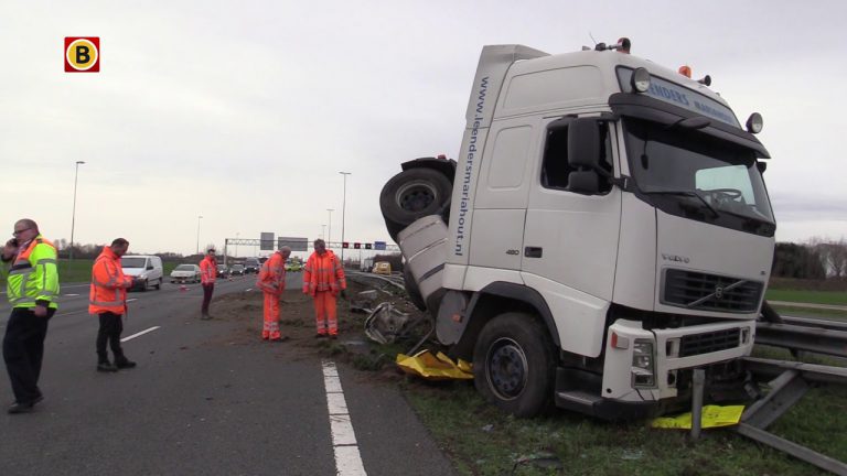 Grote ravage op A2 tussen Utrecht en Den Bosch. Vrachtwagen met vloeibare mest gekanteld