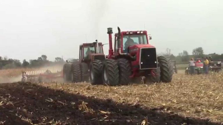 Ploegen met Massey Ferguson 5200 en een Massey Ferguson 4880