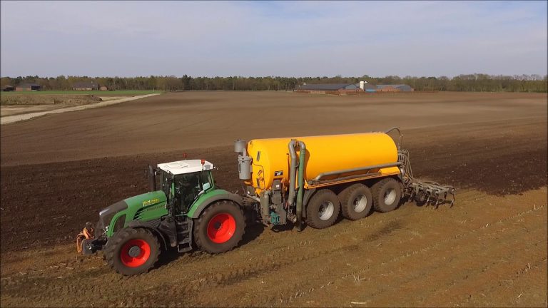Van Boxmeer Helmond aan het bouwland injecteren met een Fendt 930 | Dutch Agriculture