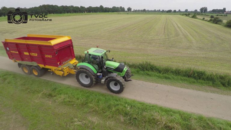 Loonbedrijf Peters uit Haps, Gras hakselen  Twan Van de Camp