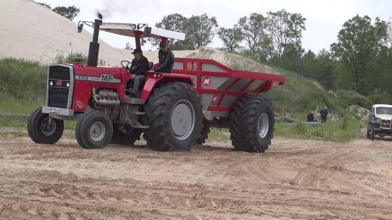 VERENIGING HISTORISCHE GRONDVERZET MASSEY FERGUSON 1155  DIKE V 8