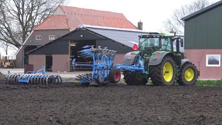 ON-LAND PLOEGEN MET EEN JOHN DEERE 6175 R 6 SCHAAR  LEMKEN JUWEL 8