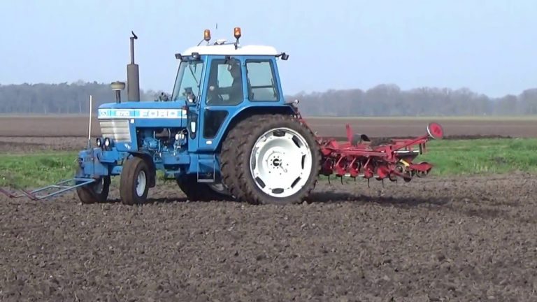 SUIKERBIETEN ZAAIEN MET EEN FORD 6710