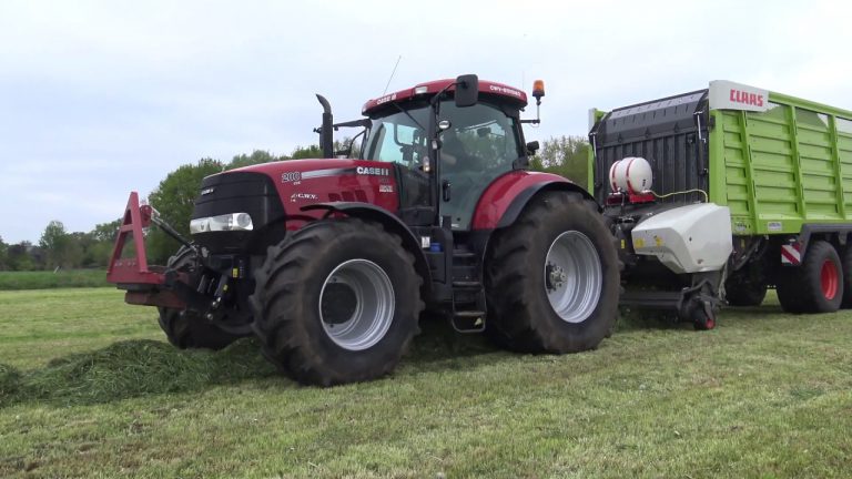 GRAS IN KUILEN MET EEN CASE  PUMA 200 CVX CLAAS CARGOS 8500