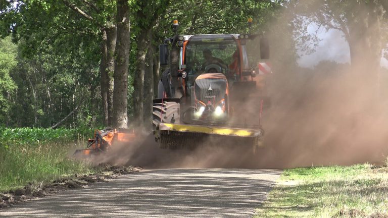 FENDT 714 VARIO 2 X BERMFREES BERMBEHEER