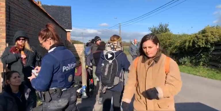 Belgische politie arresteert dierengekkies bij eenden boerderij