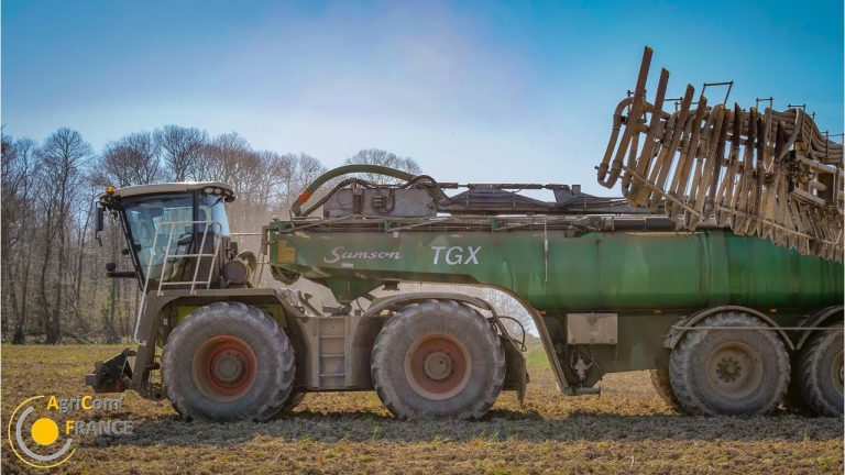 Supersound!! — Uniek in Frankrijk – Loonbedrijf Mothay met een Claas Xerion Saddle Track met een SamsonTGX tank…. AgriCom’ France