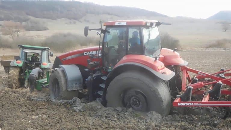 Vastgereden……Case IH Magnum 260 & John Deere 5720