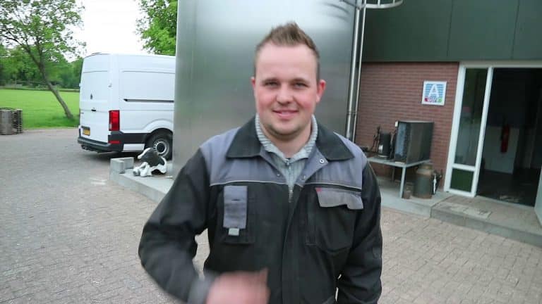 Boer William Polling ondervindt de gevolgen van de coronacrisis aan den lijve.. De lagere melkprijs is niet het enige.– Grandioos Groningen