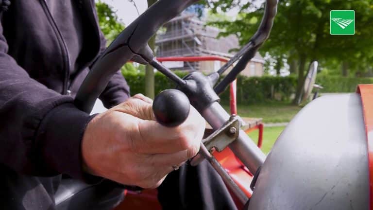 Vandaag in POAH!: Bauke Bos uit Sint Nicolaasga met zijn de Schlüter S15 uit 1960 –Nieuwe Oogst