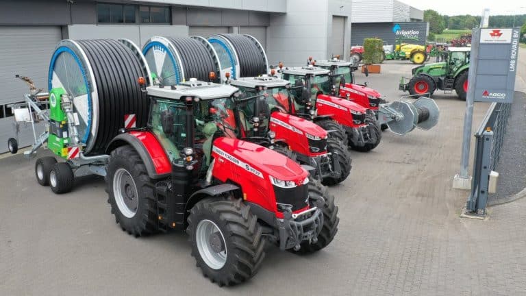Rovadi Landbouwmechanisatie levert 4 Massey Ferguson trekkers en Bauer regeninstallaties af… Trekkerweb.nl