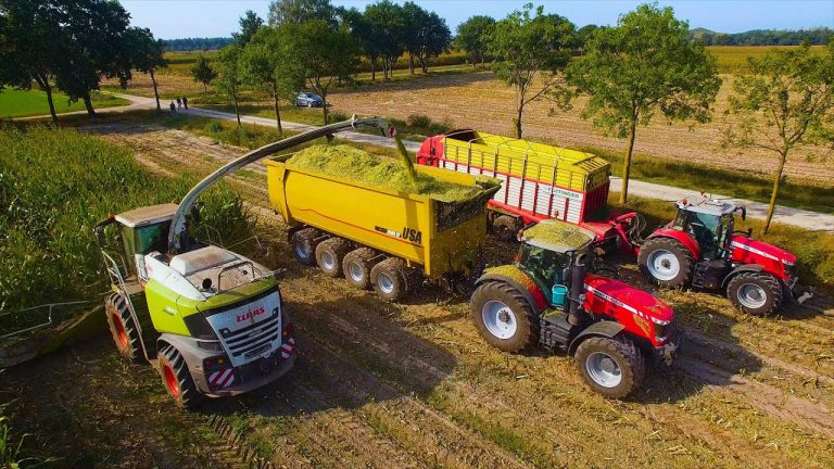 Firma Van Bakel met een nieuwe Claas Jaguar 980 met 12 rijer
